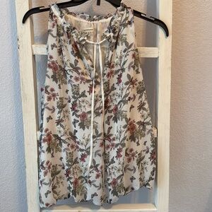 Cute MAX STUDIO flower and butterfly blouse. EUC. Size S.